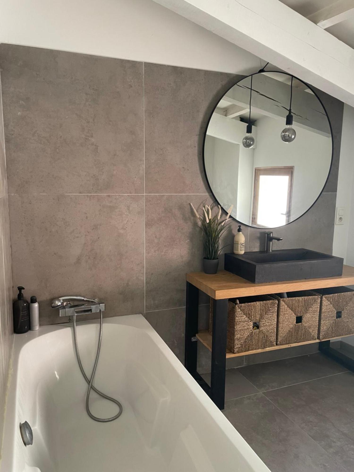 Maison De Village Avec Jacuzzi Et Garage Holiday home